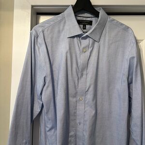 Banana republic men’s dress shirt. Worn a handful of times.
